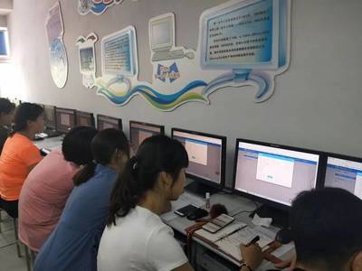 Pad应用教学，助力智慧课堂——信息技术与学科深度融合教师培训掠影